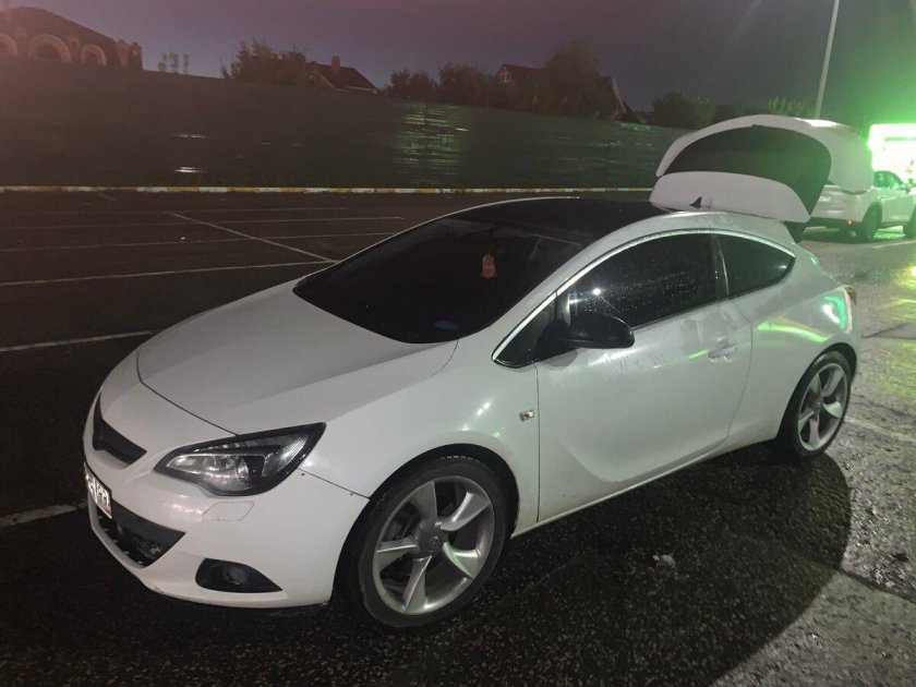 Опель Астра GTC 1.6