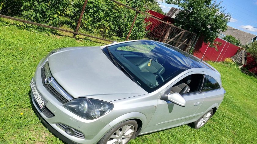 Opel Astra GTC 2010 панорамная крыша