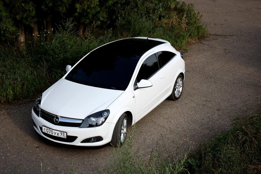 Opel Astra h GTC белая