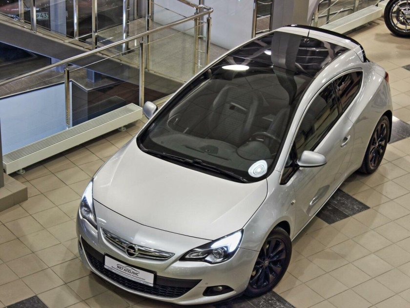 Opel Astra с панорамной крышей