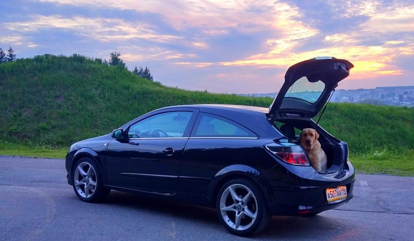 Opel Astra GTC 2008 панорама