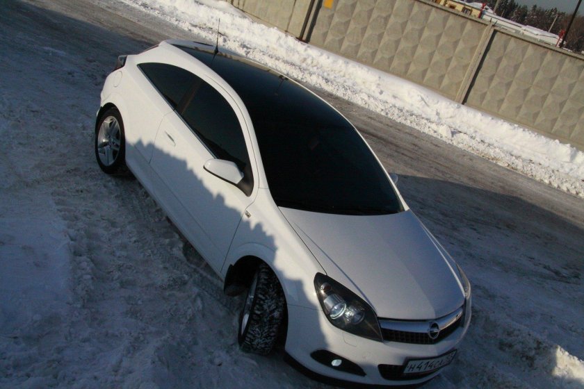 Opel Astra h GTC белая