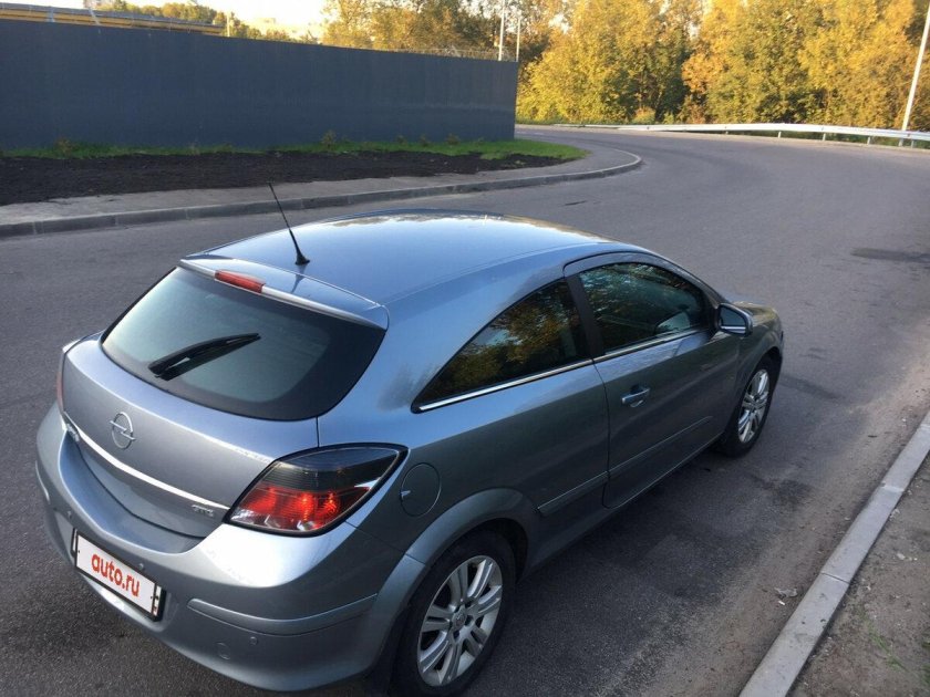 Opel Astra h GTC С панорамной крышей
