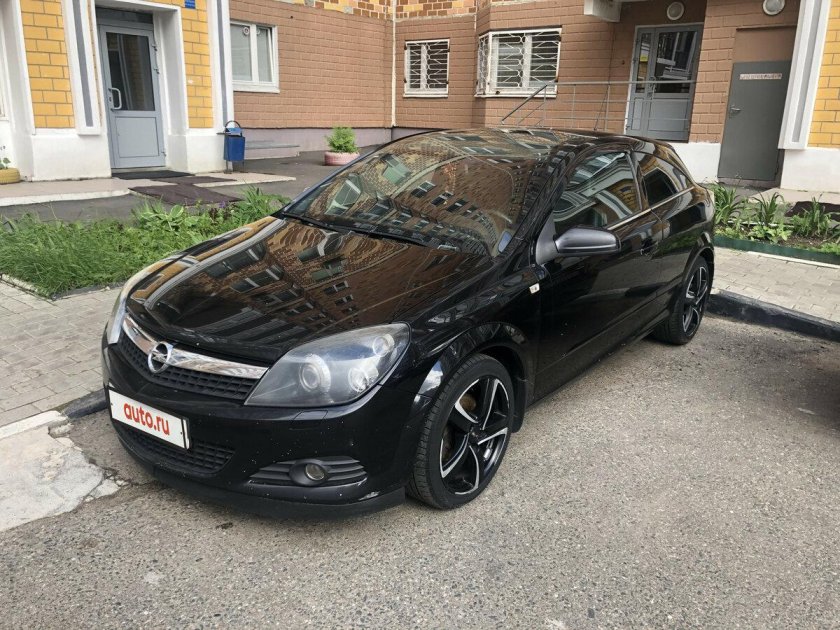 Опель Астра GTC 2008 1.8 механика черный тонированный
