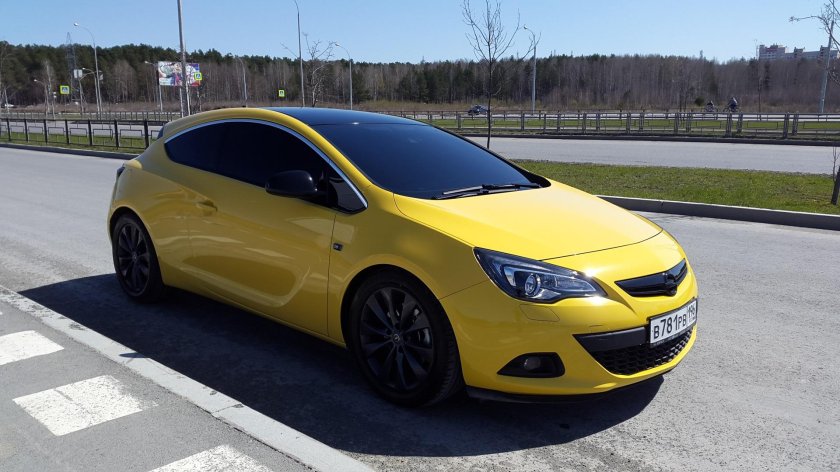 Opel Astra GTC 2014