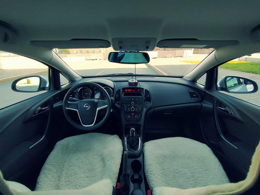 Opel Astra GTC 2010 панорамная крыша