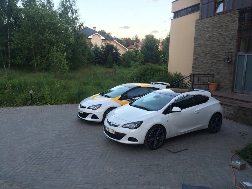 Opel Astra j GTC С черной крышей