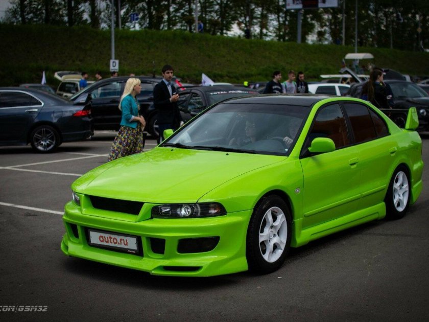 Митсубиси Галант 8 зеленый