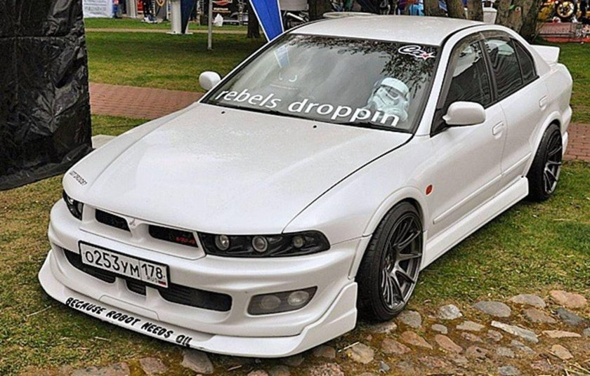 Mitsubishi Galant 8 белый