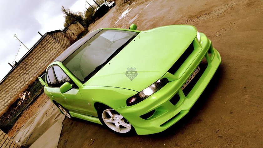 Решетка радиатора Liberal для Mitsubishi Galant 8