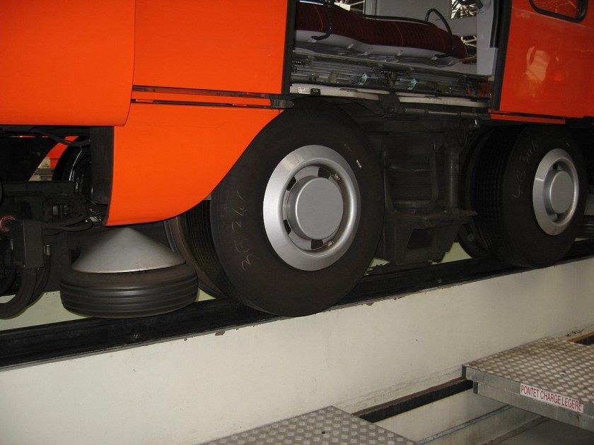 Поезд на шинном ходу