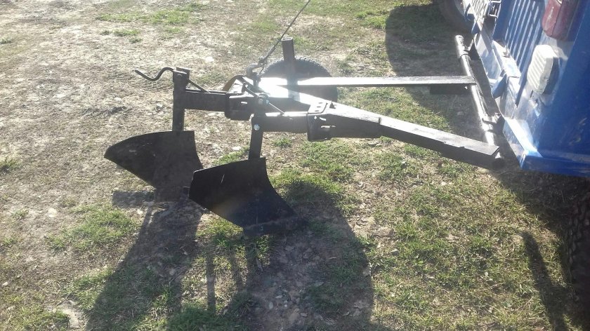 Плуг на УАЗ 469