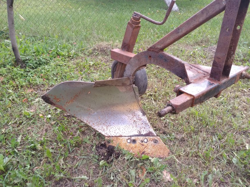 Однокорпусный плуг для КМЗ 012