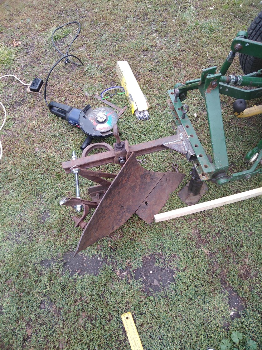 Муравей с плугом