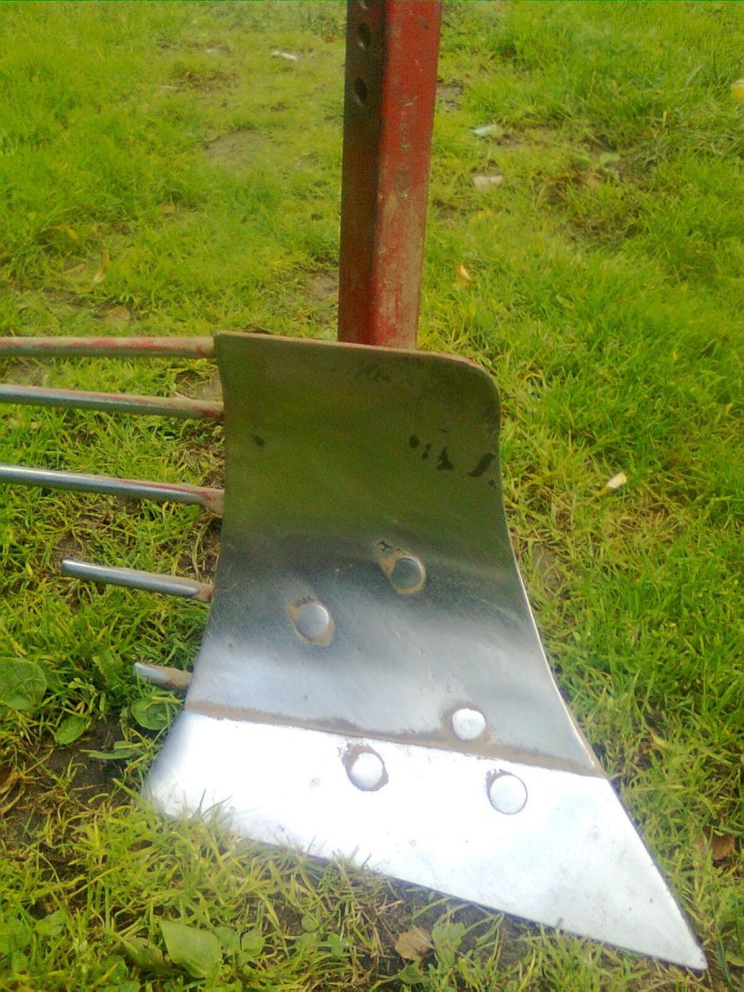 Плуг для копки картофеля