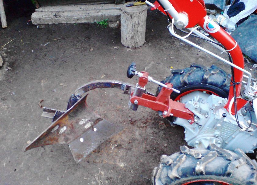 Мотоблок ЗУБР конный плуг