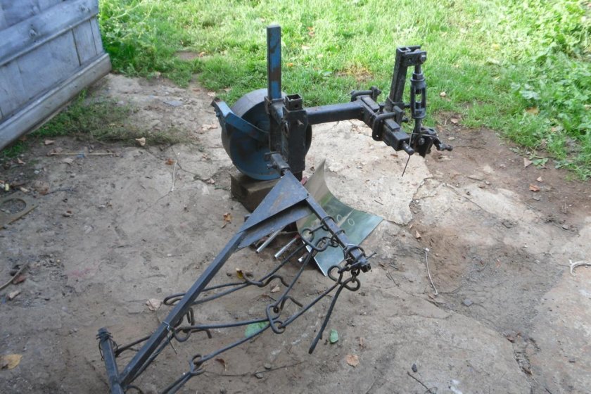 Мотоблок ЗУБР конный плуг