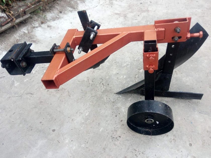 Однокорпусный плуг для т-25