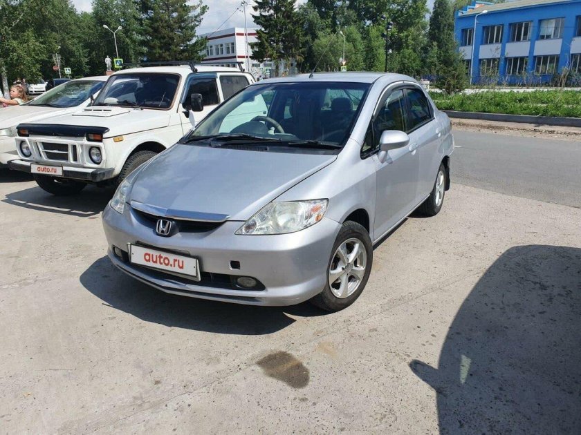 Хонда Fit Aria 2005