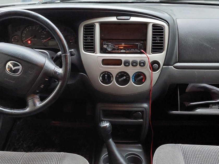 Mazda Tribute 2002 салон
