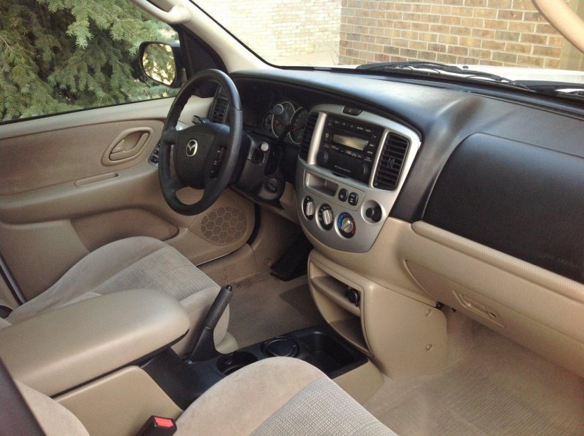 Мазда трибьют 2003 салон