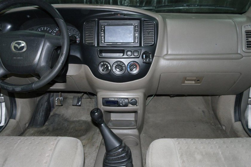 Мазда трибьют 2004г салон