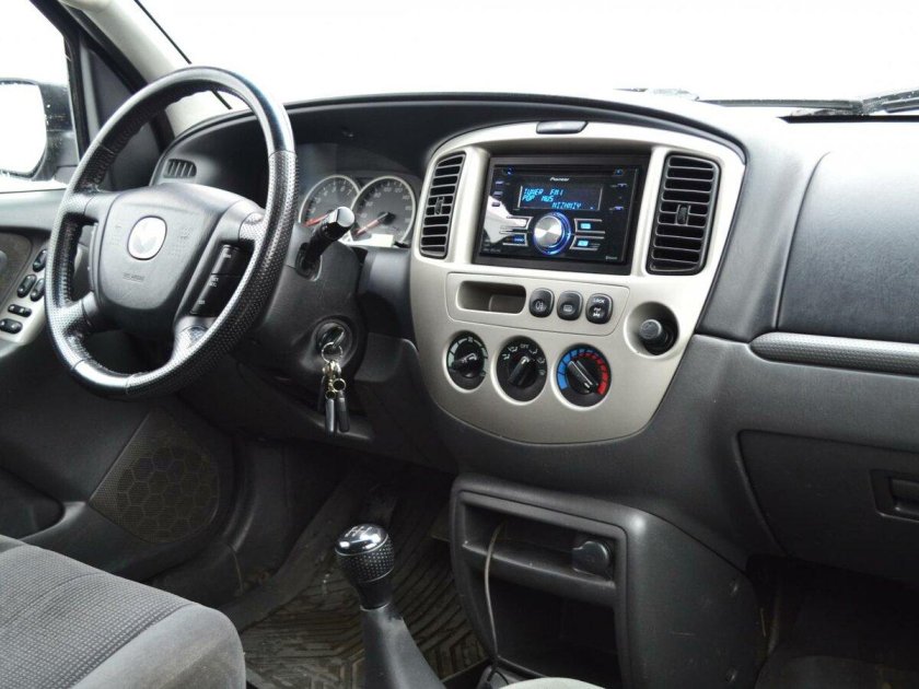 Мазда трибьют 2001 салон МКП