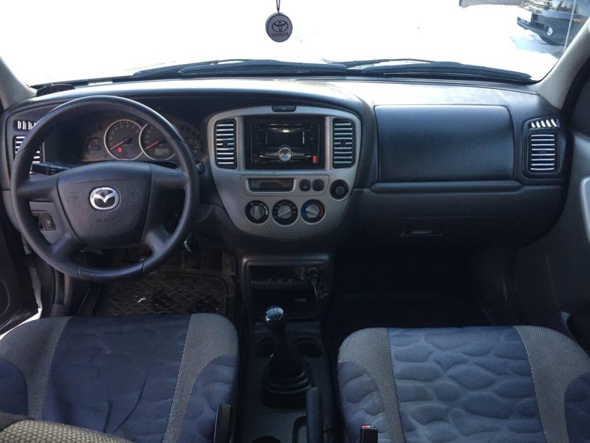 Mazda Tribute 2001 салон