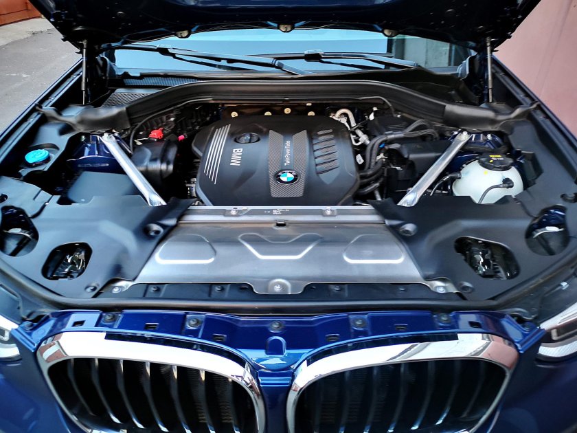 Моторный отсек BMW x3
