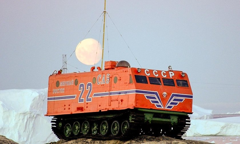 Гусеничный тягач харьковчанка-2