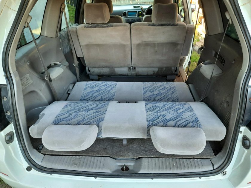 Nissan Liberty салон