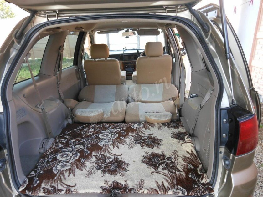 Nissan Liberty 2001 салон