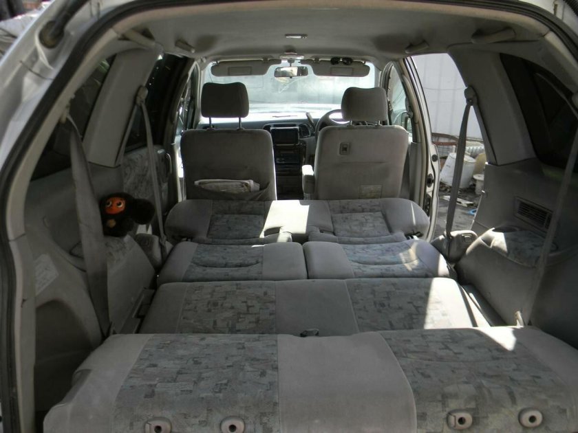 Ниссан Либерти 2001 салон