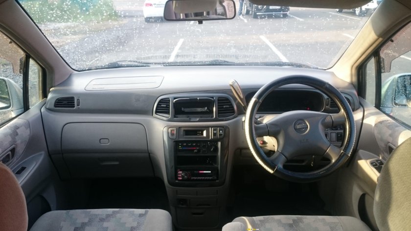 Ниссан Либерти 2001 салон