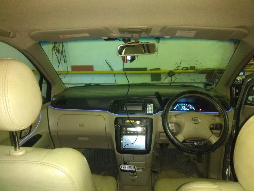 Ниссан Либерти 2002 салон