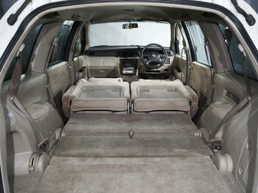 Ниссан Либерти 2001