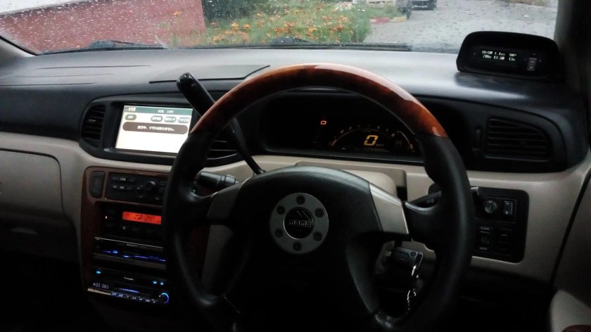 Nissan Liberty салон