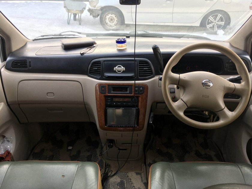 Ниссан Либерти 2003 салон