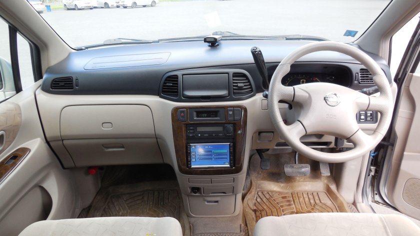 Ниссан Либерти 2001 салон