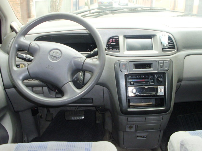 Nissan Liberty m12