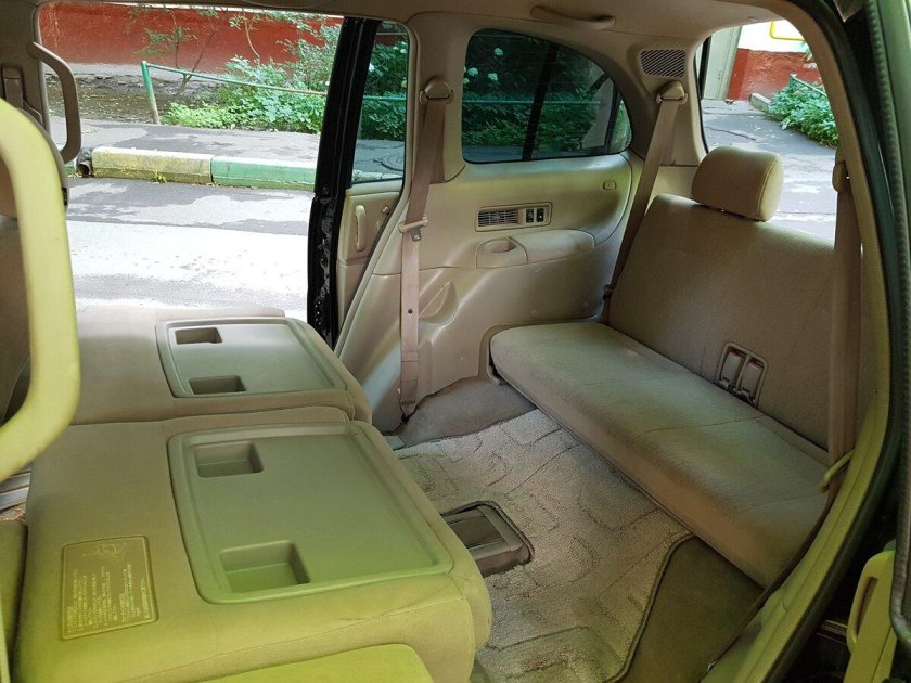 Nissan Liberty салон