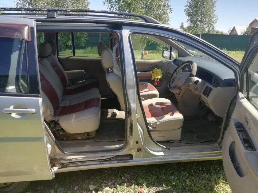 Ниссан Либерти 2004