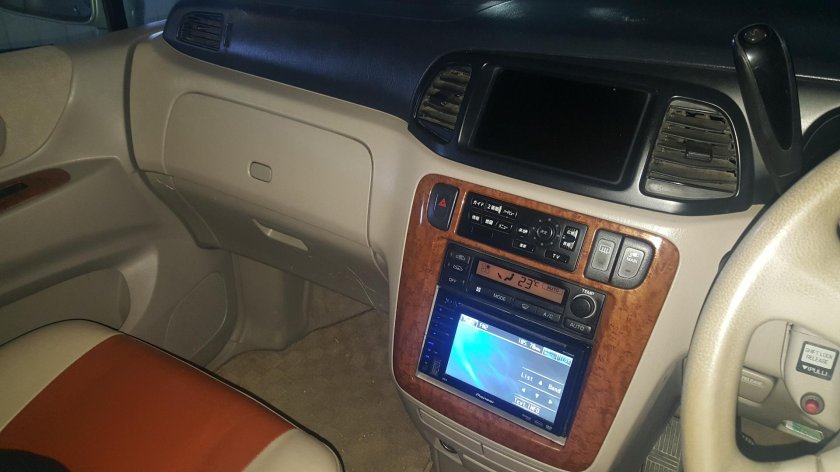 Панель Ниссан Либерти 2001