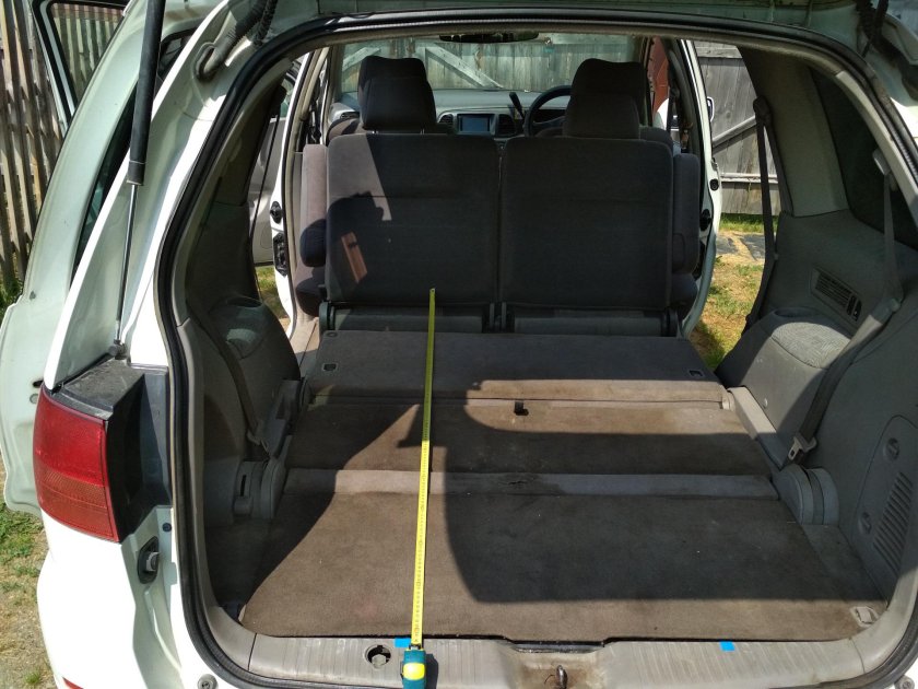 Nissan Liberty 2001 багажник