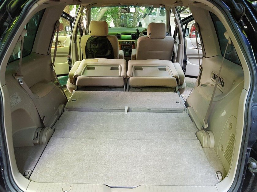 Nissan Liberty 2001 салон