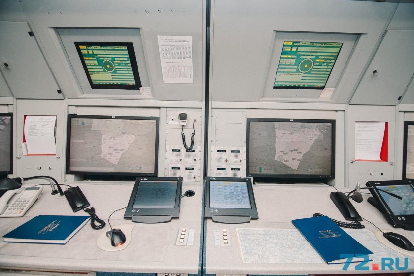 Самолет на пульте управления