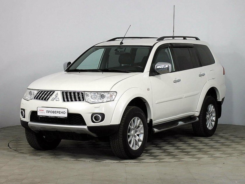 Митсубиси Паджеро спорт 1 поколение в белом цвете