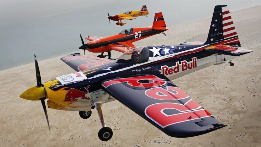 Гоночный самолёт Red bull