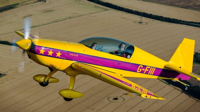 Extra 300s самолет