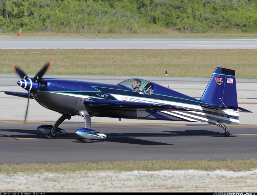 Extra 330